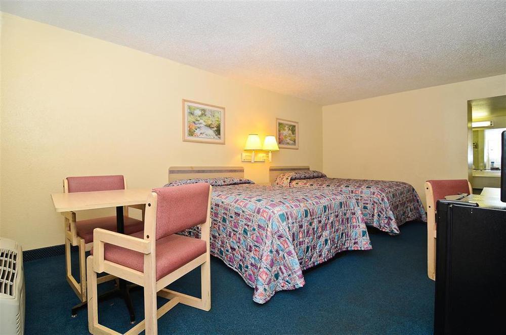 Americas Best Value Inn Beaumont Room photo