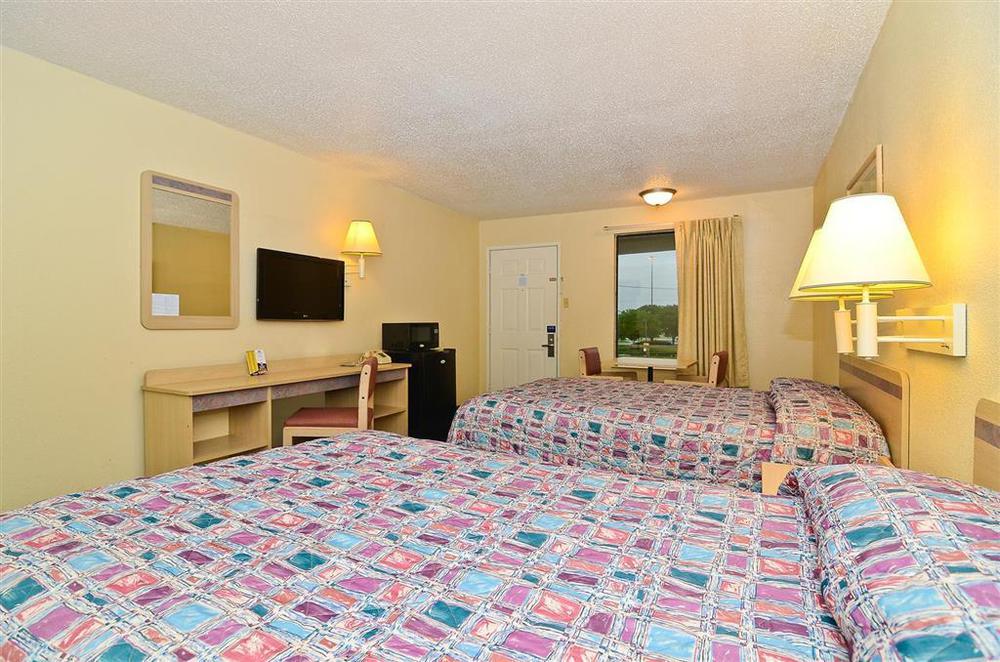 Americas Best Value Inn Beaumont Room photo