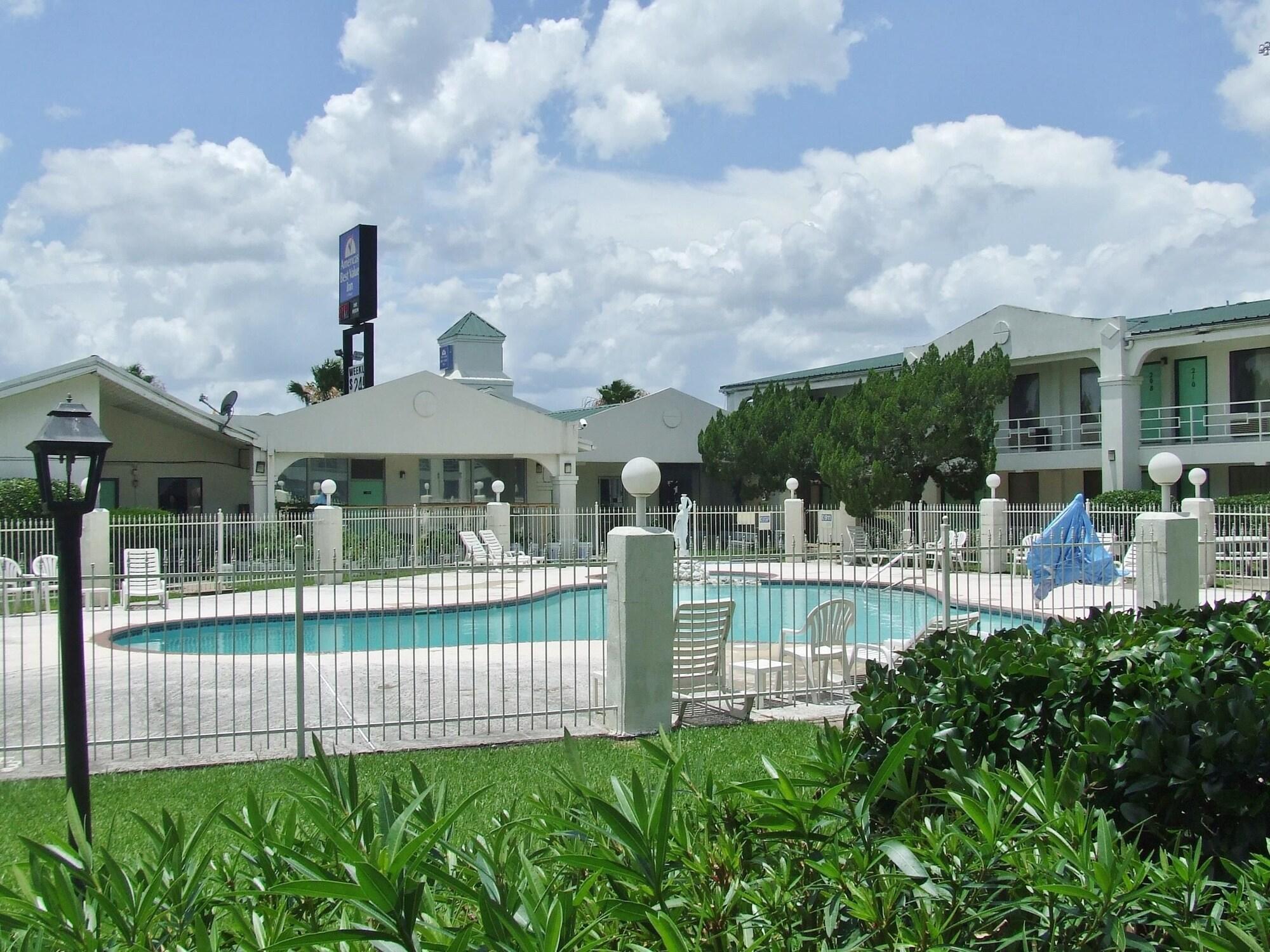 Americas Best Value Inn Beaumont Exterior photo