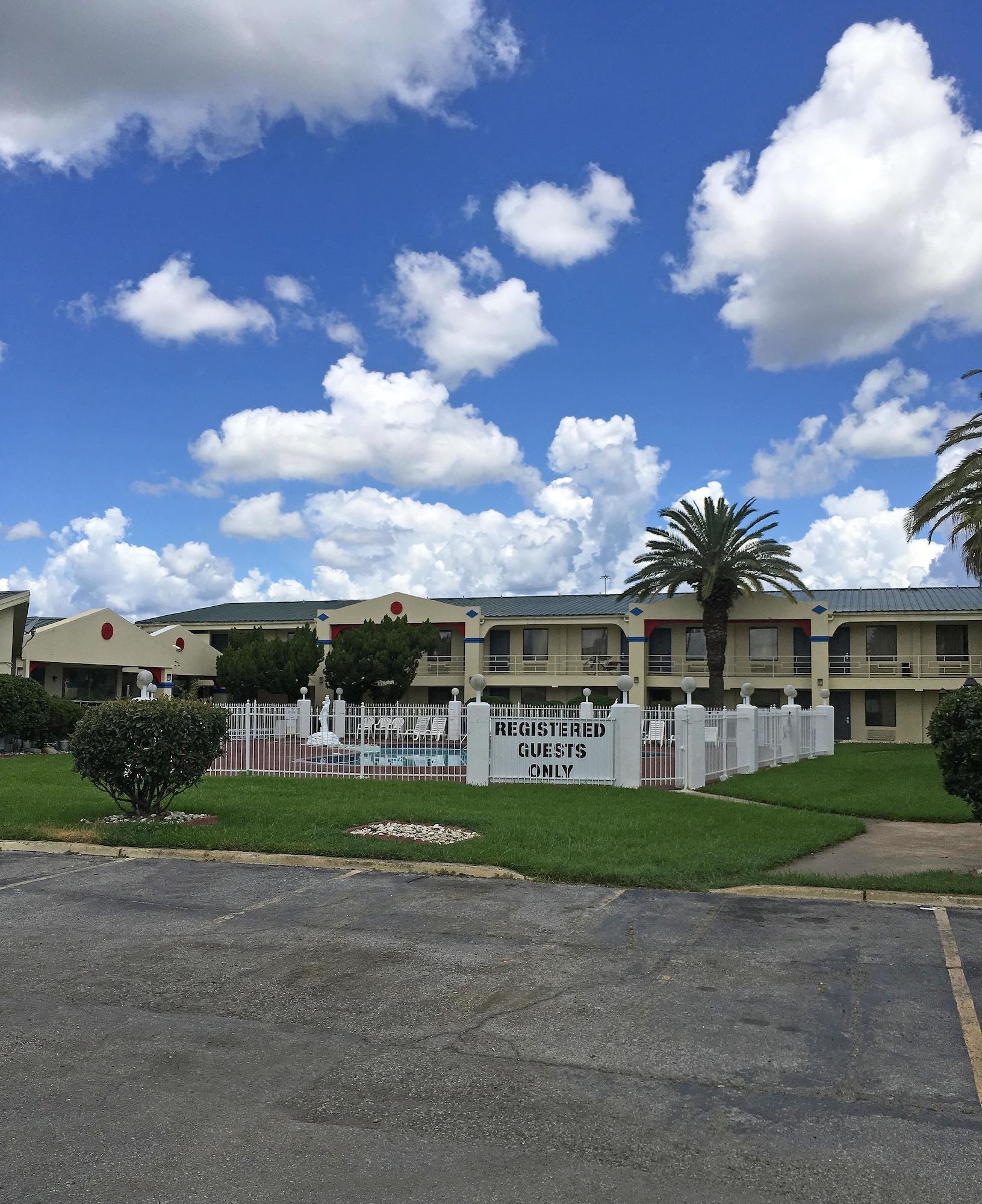Americas Best Value Inn Beaumont Exterior photo