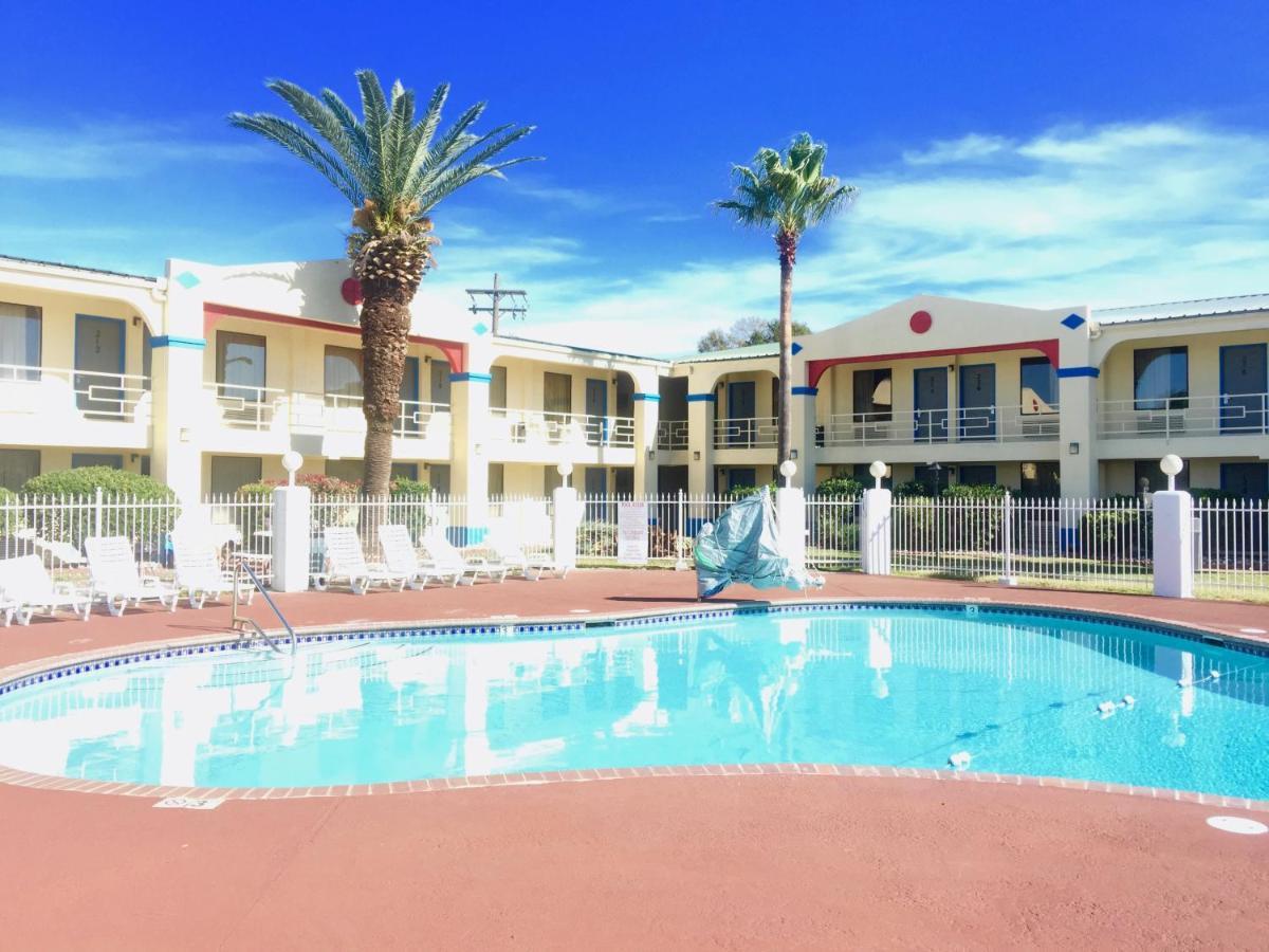 Americas Best Value Inn Beaumont Exterior photo